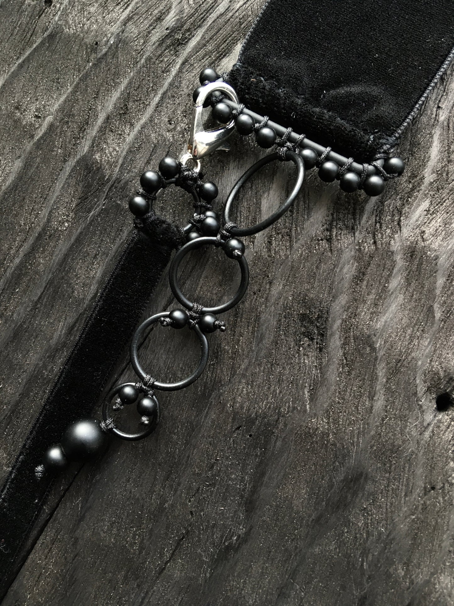 VELVET CHOKER