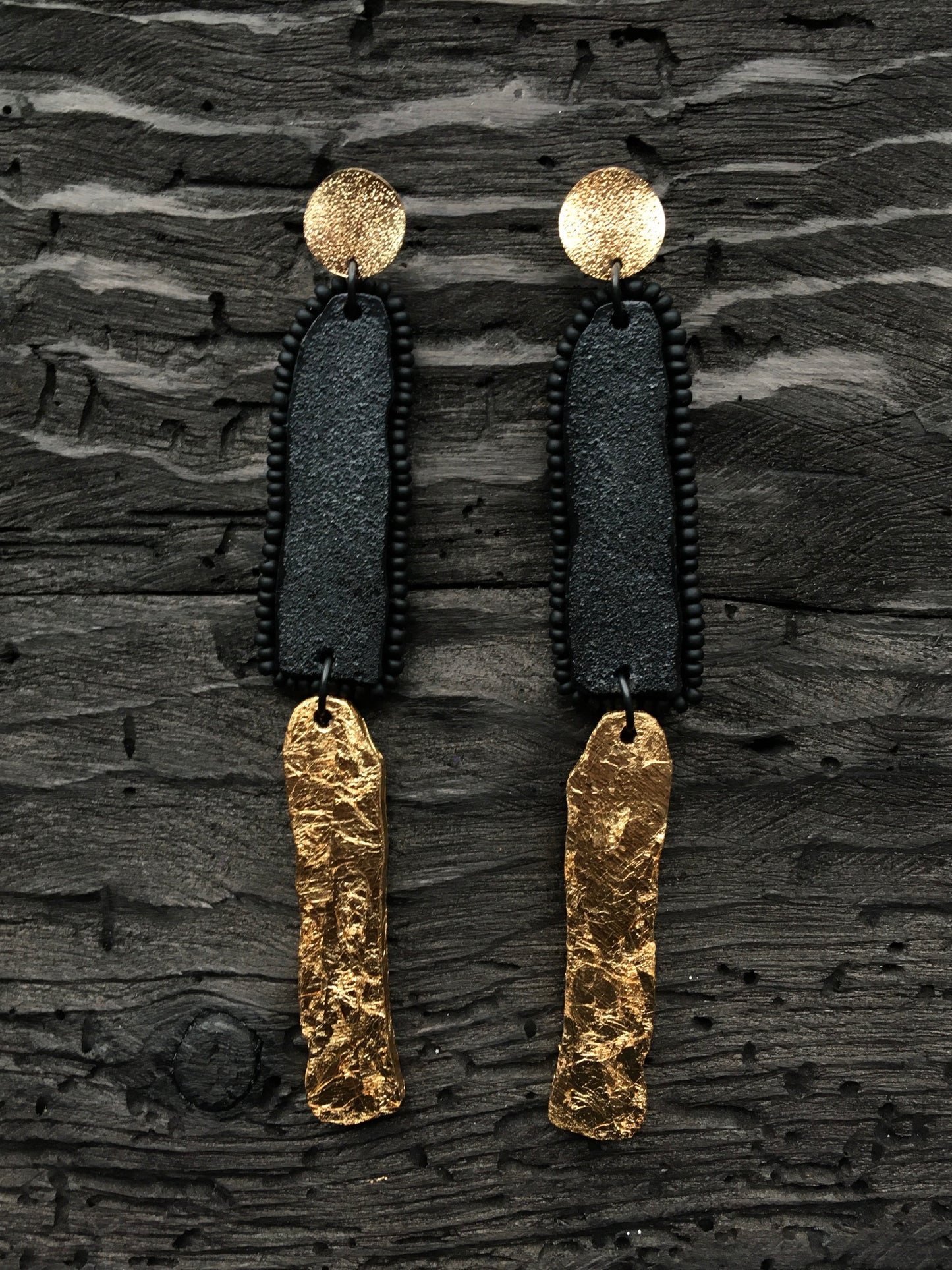 BLACK EARRINGS WITH GOLDEN FOIL PENDANT