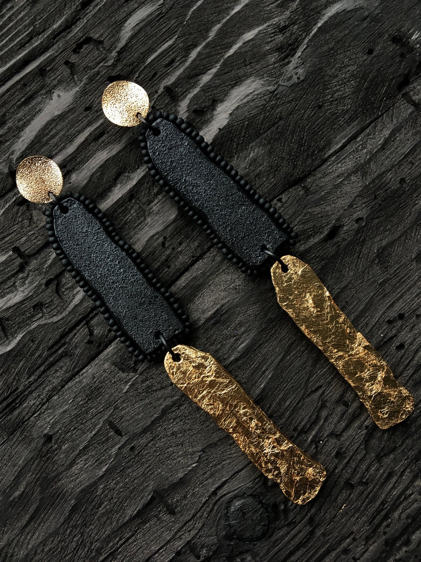 BLACK EARRINGS WITH GOLDEN FOIL PENDANT