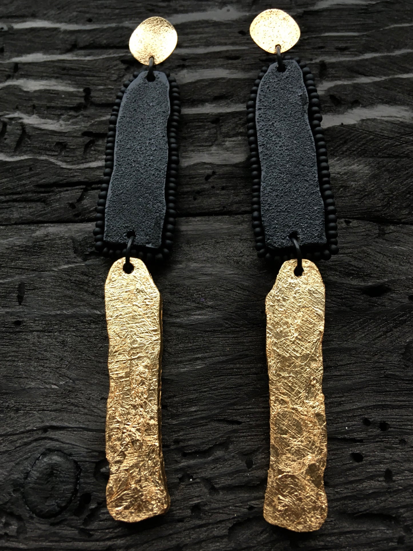 BLACK EARRINGS WITH GOLDEN FOIL PENDANT