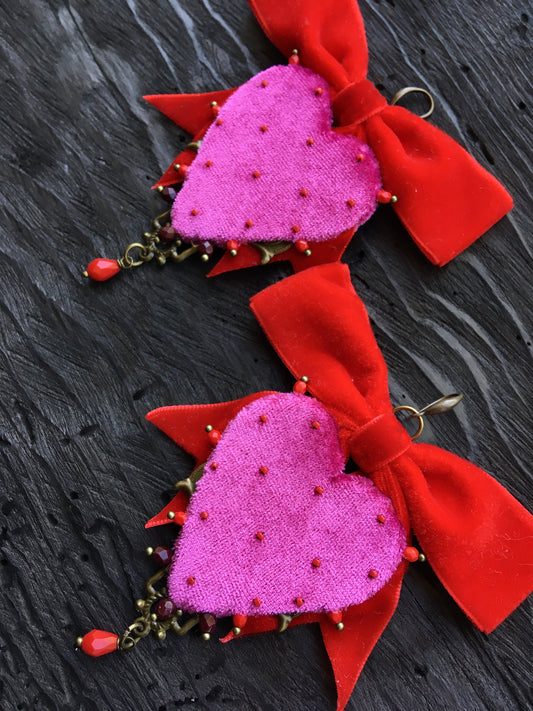 BOW HEART EARRINGS