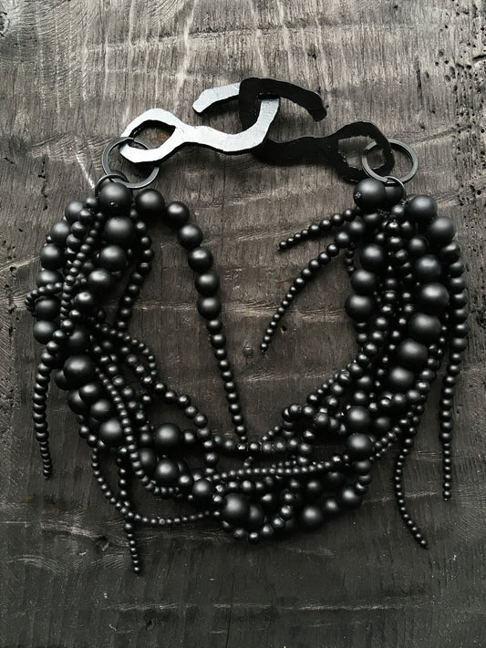 BOLD ONYX NECKLACE