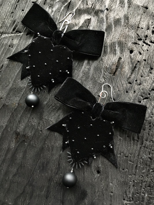 BLACK VELVET HEART EARRINGS
