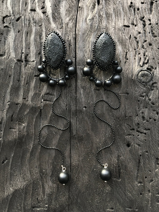 EYE SHAPE EARRINGS