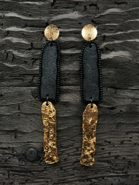 BLACK EARRINGS WITH GOLDEN FOIL PENDANT