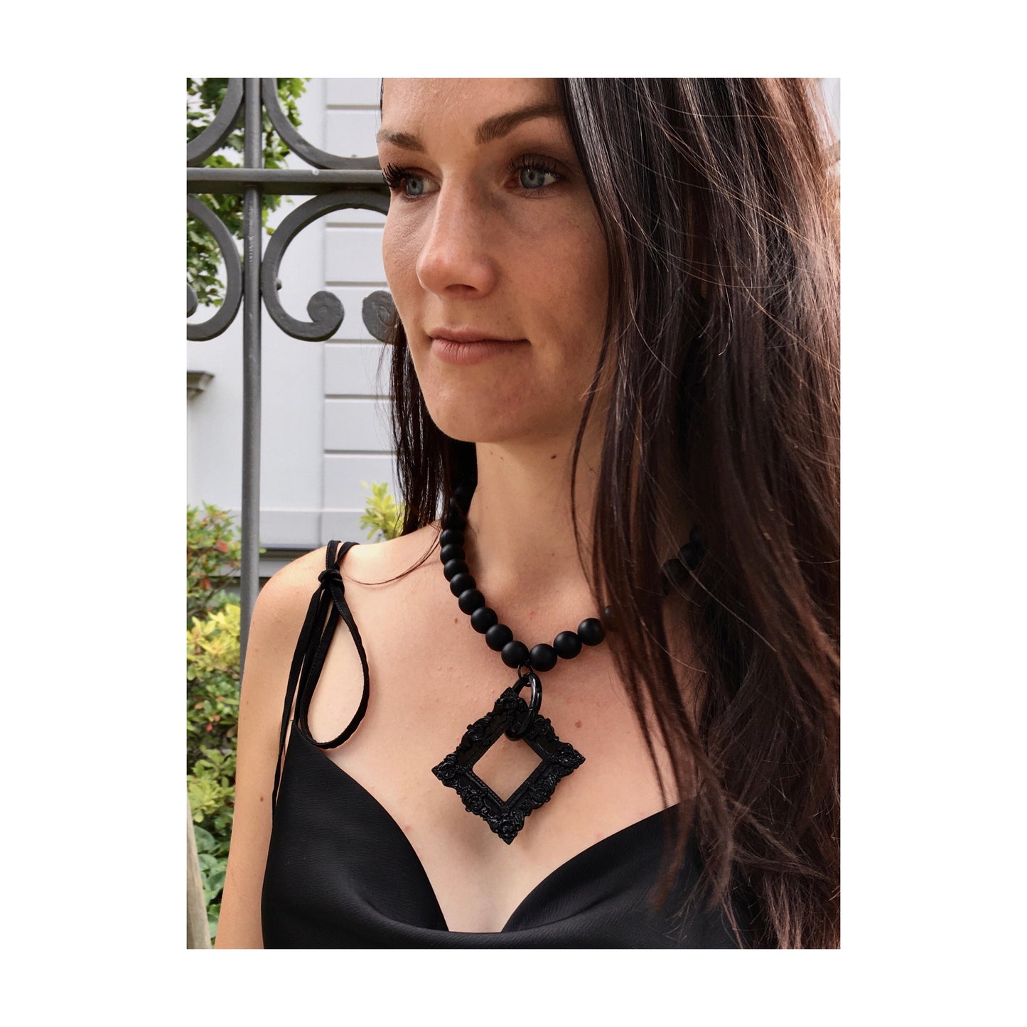 ONYX NECKLACE WITH FRAME PENDANT