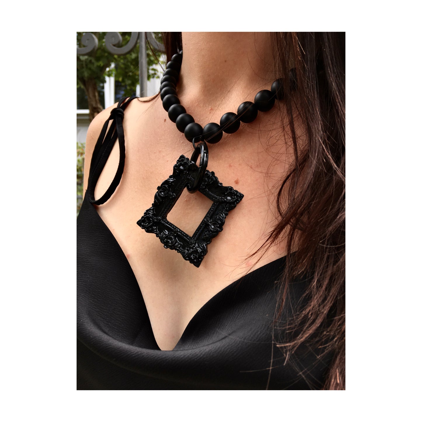 ONYX NECKLACE WITH FRAME PENDANT