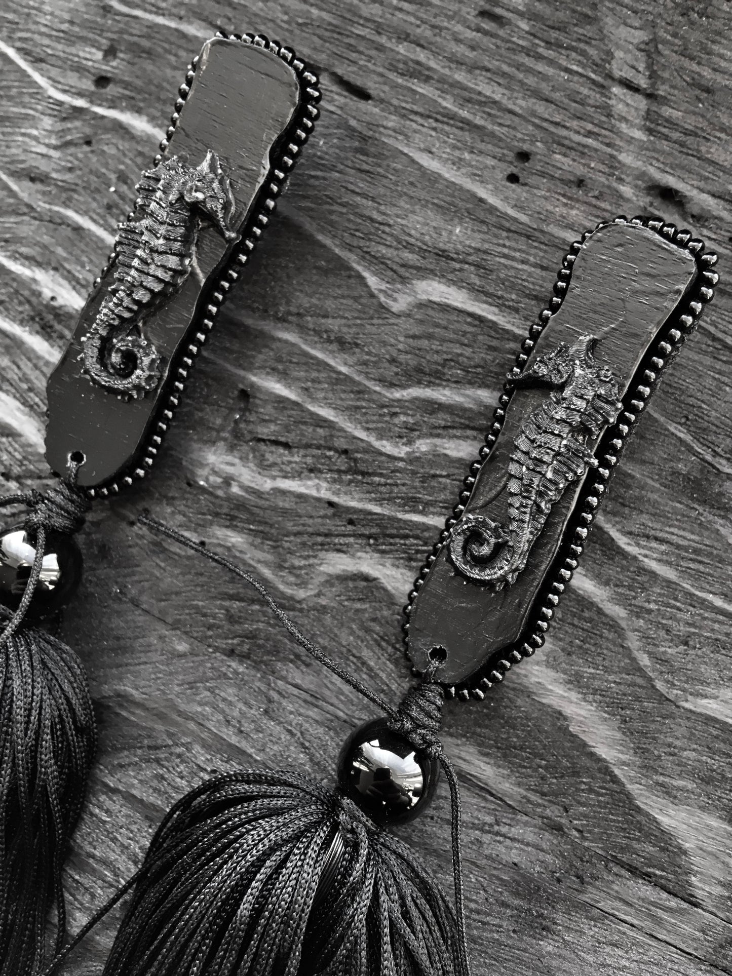 SEAHORSE EARRINGS WITH TASSEL