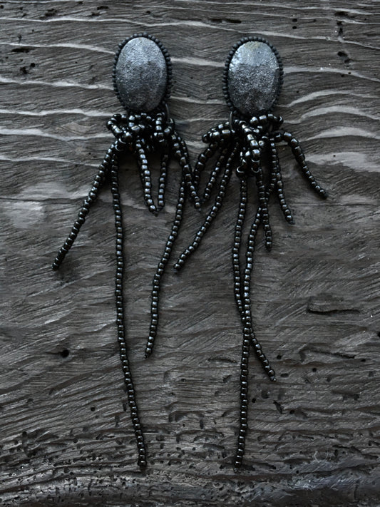 KNOT TOHO GLASS EARRINGS