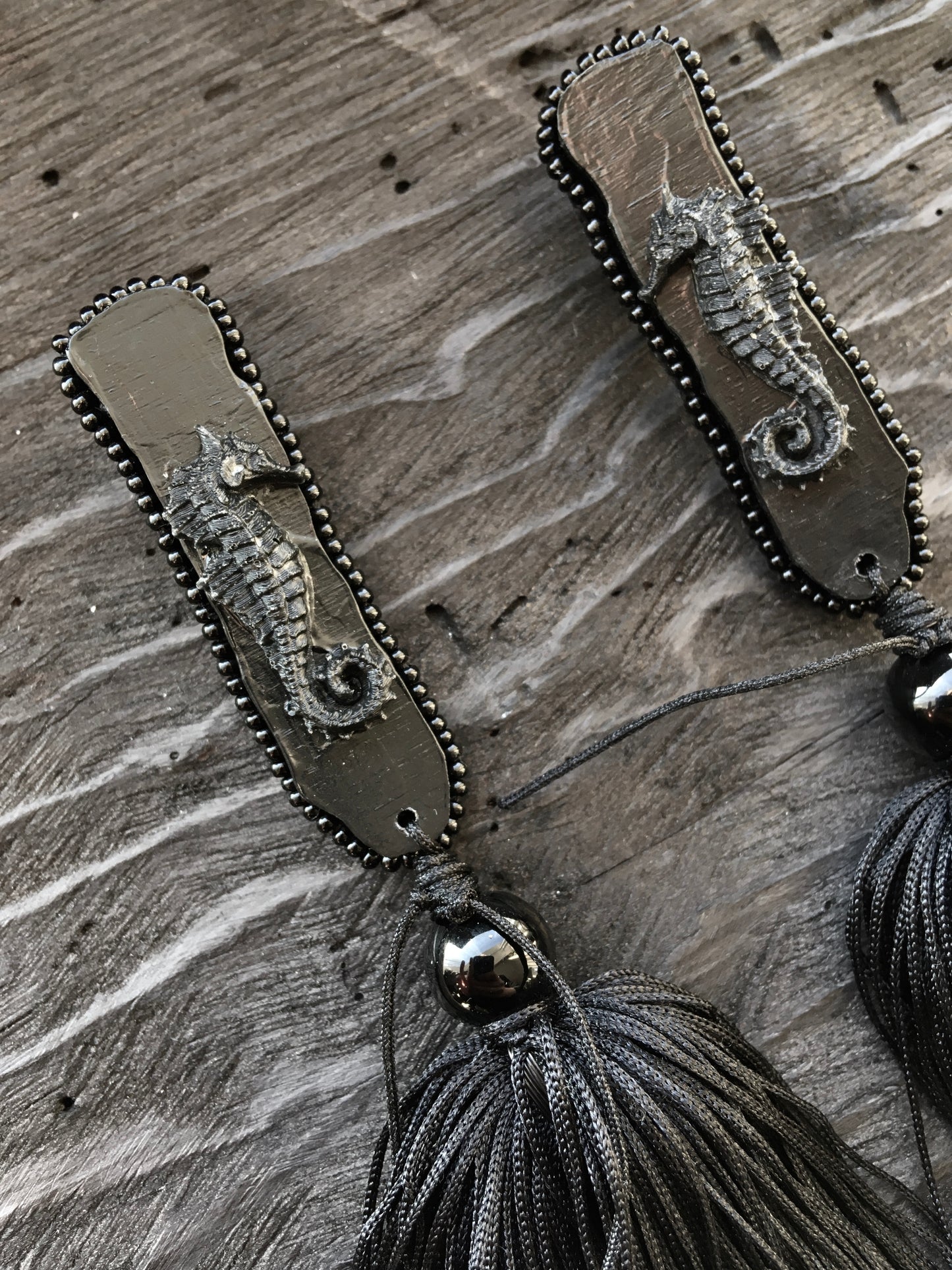 SEAHORSE EARRINGS WITH TASSEL