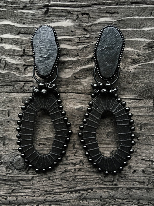 IRREGULAR EARRINGS WITH ONYX GEMSTONE BEADS